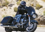 Harley-Davidson FLHX Street Gilde